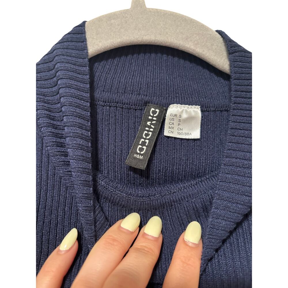 H&M Divided Navy Blue Ribbed Mock Neck Crop Sweater Women’s Size Small - Picture 4 of 5